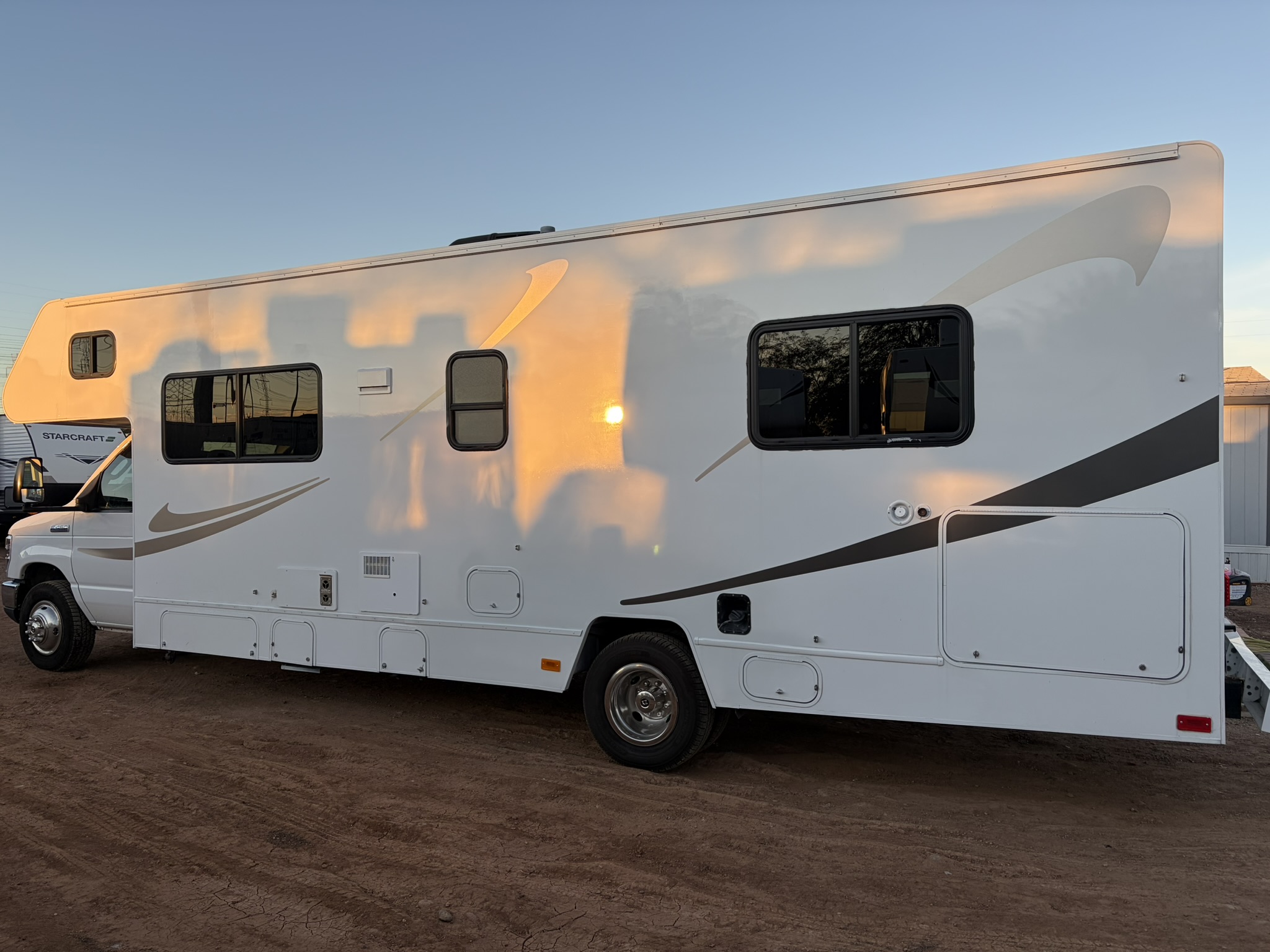 Winnebago Class C (Shared) Winnebago Class C (Shared)